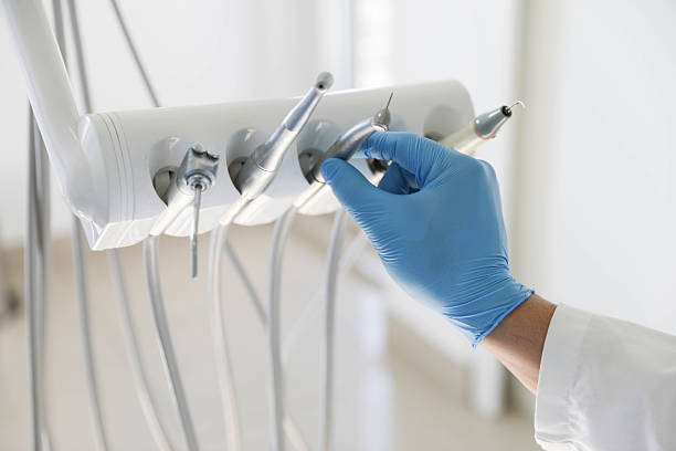 Professional Tooth Extraction technician working in Santa Venetia, CA